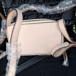 G.i.l.i. Women's Crossbody Bag - Blush Pink Leather Brand New Without Tags.